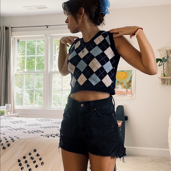 Cropped Sweater Vest🌚 - Picture 3 of 4